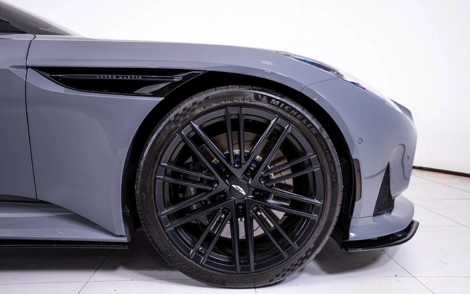 2025 Aston Martin DB12, 16/24
