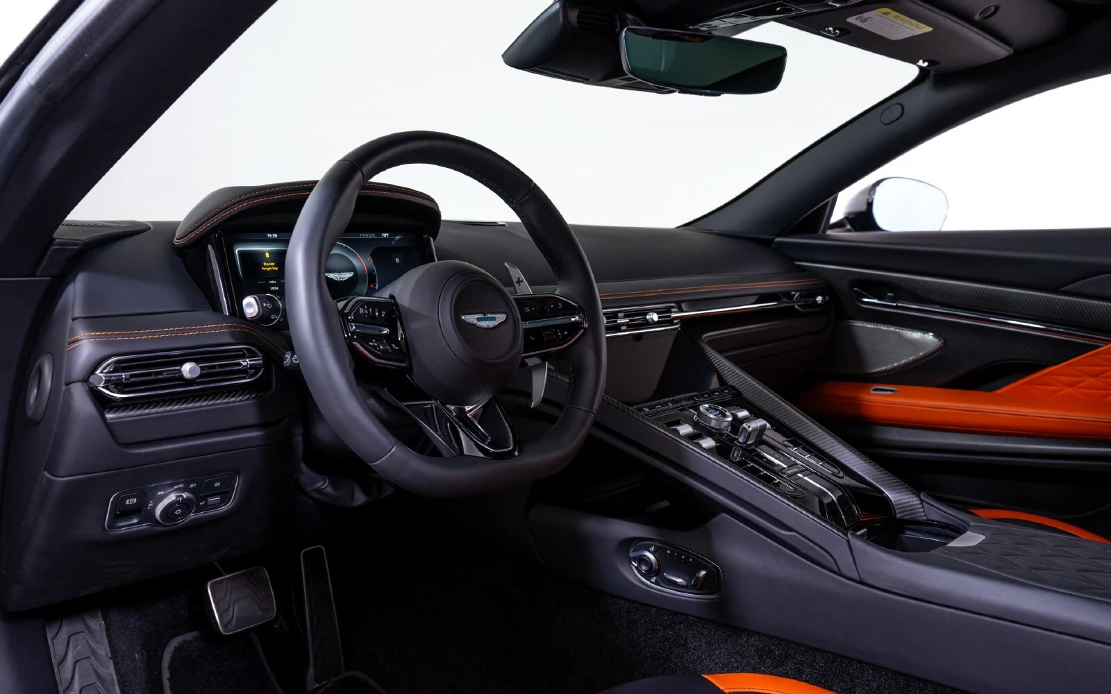 2025 Aston Martin DB12, 18/24