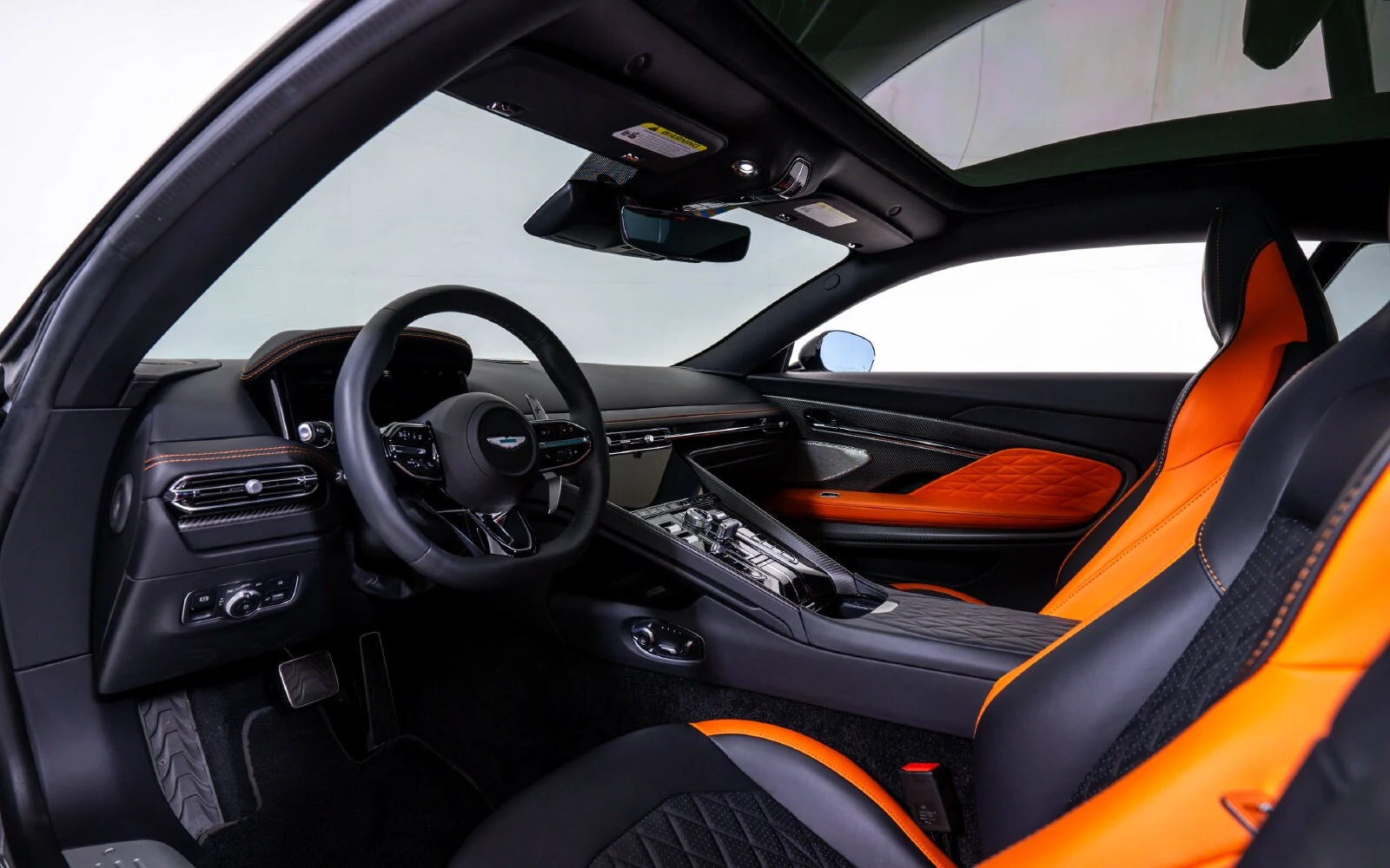 2025 Aston Martin DB12, 19/24