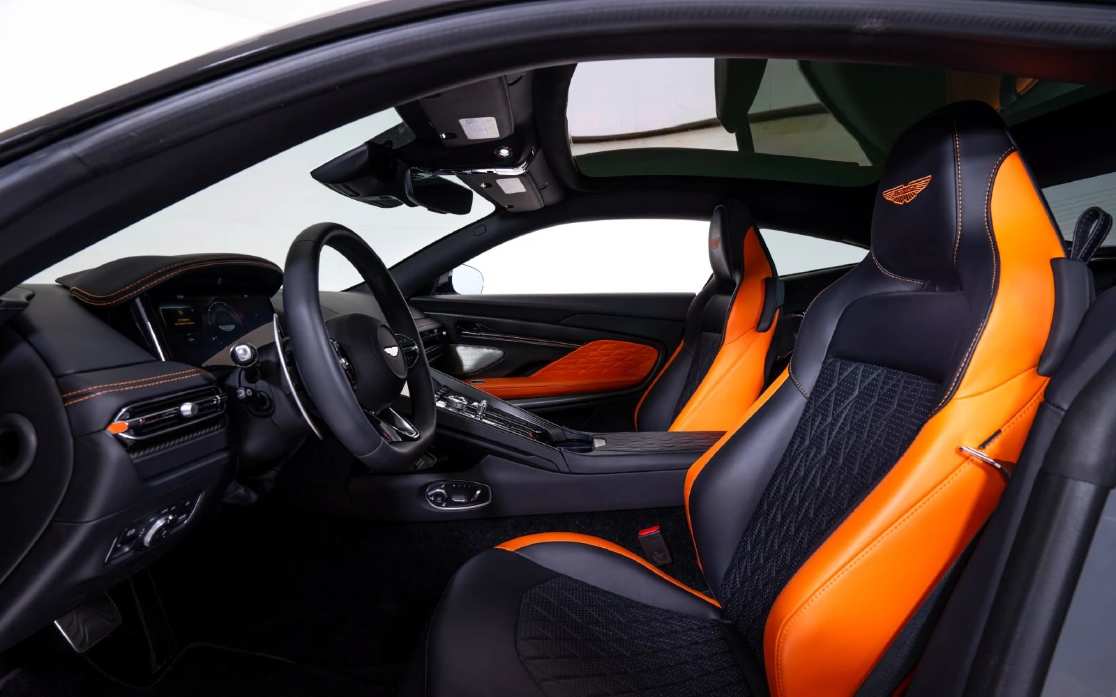 2025 Aston Martin DB12, 20/24