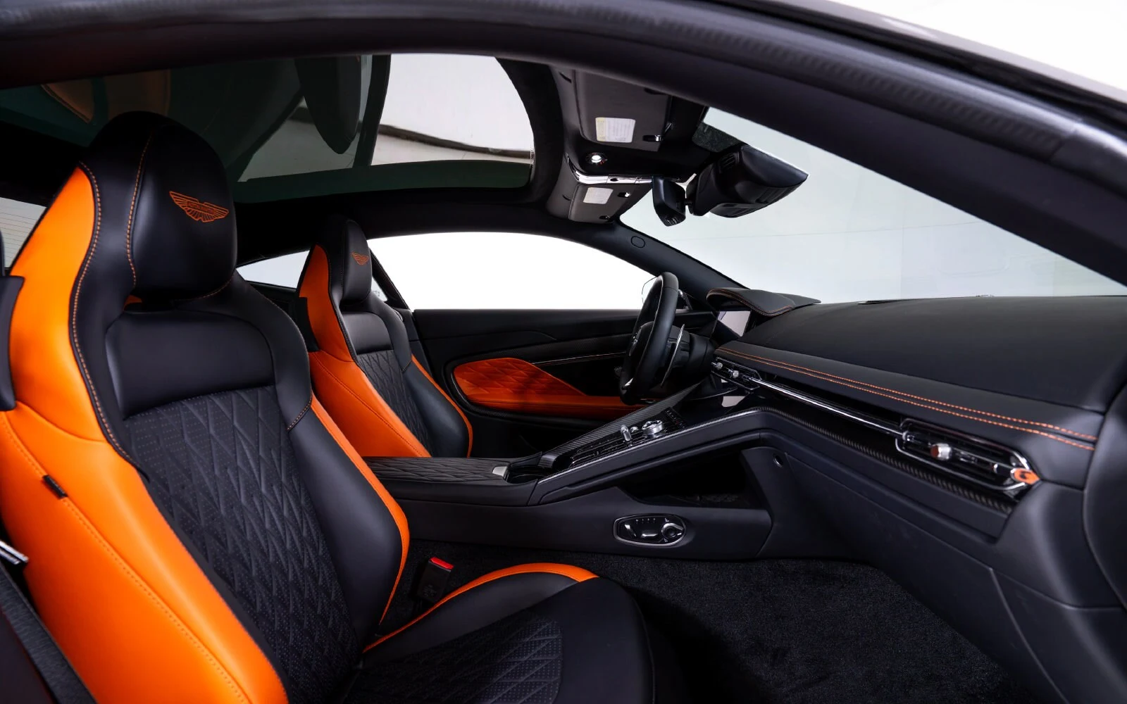 2025 Aston Martin DB12, 21/24