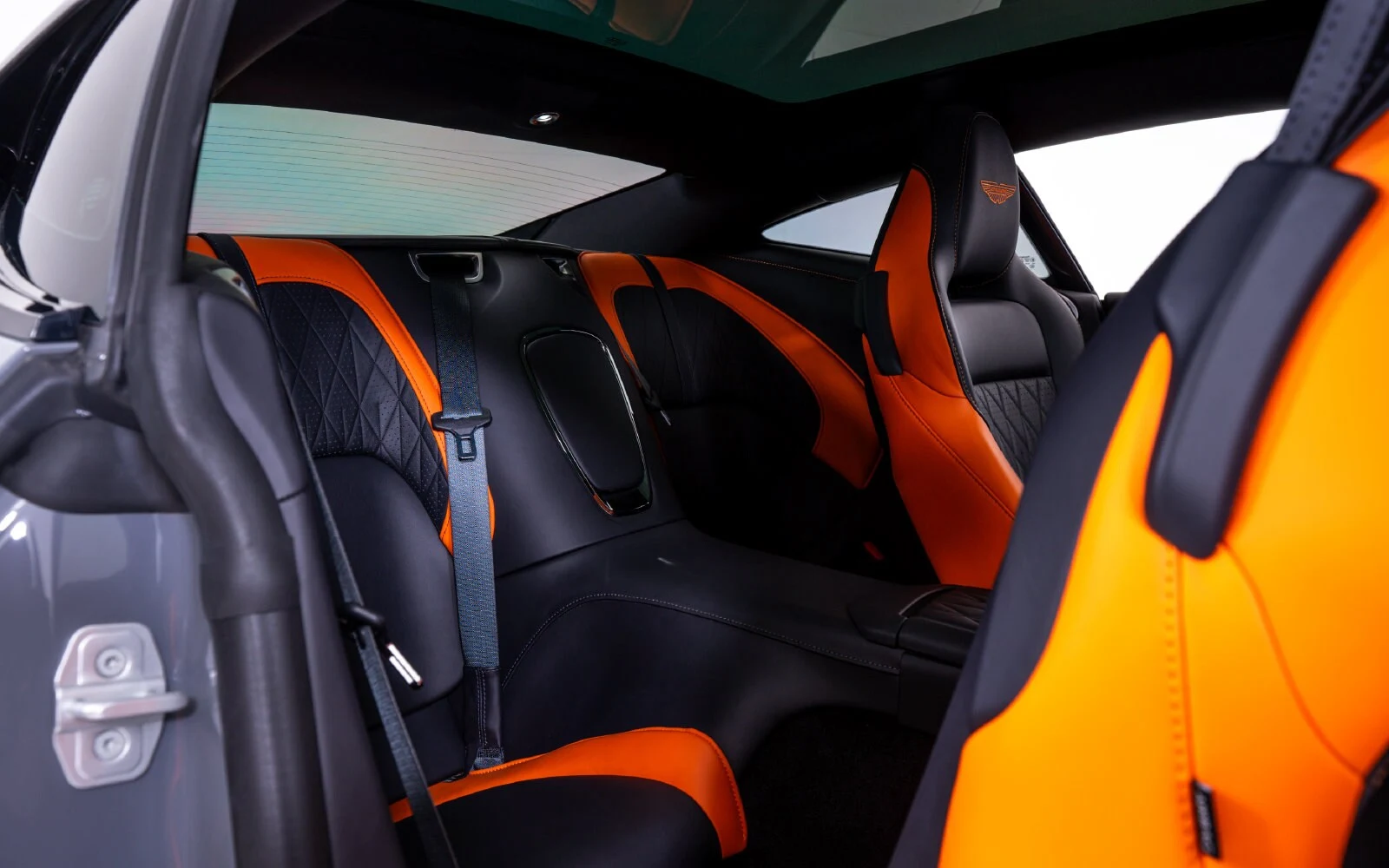 2025 Aston Martin DB12, 23/24