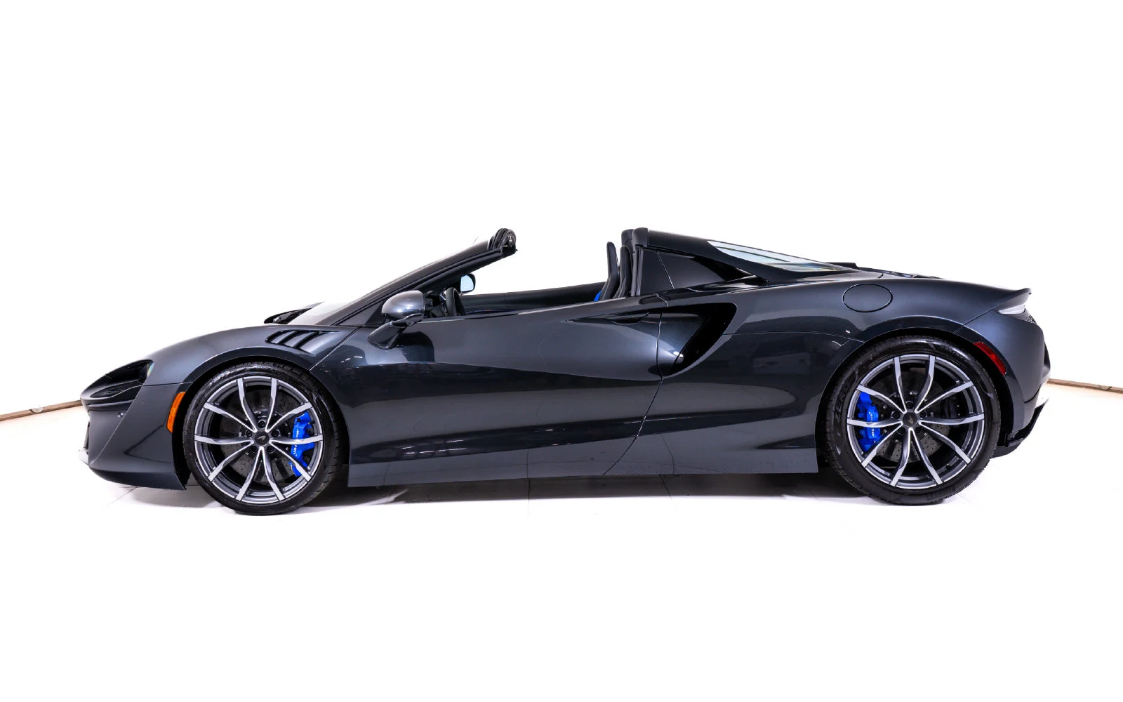 2027 McLaren Artura Spider, 2/26