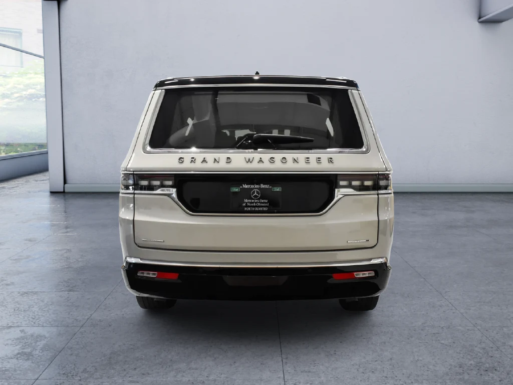 2022 Jeep Grand Wagoneer Series III, rear three-quarter view, White