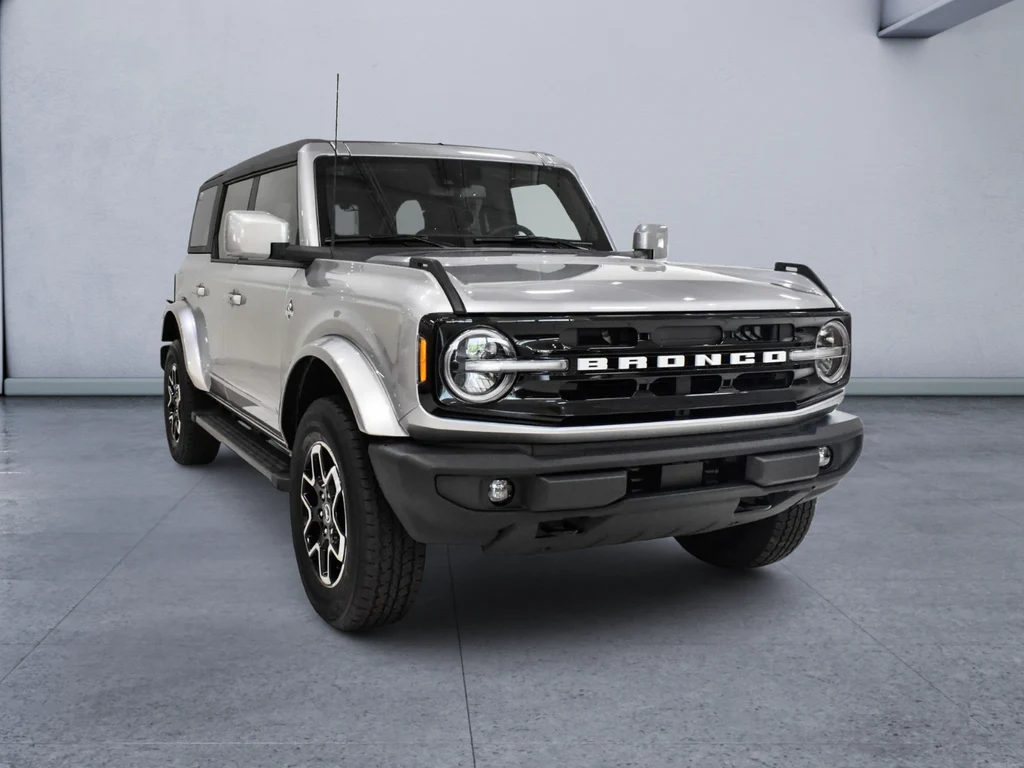 2023 Ford Bronco Outer Banks for sale, exterior, Silver