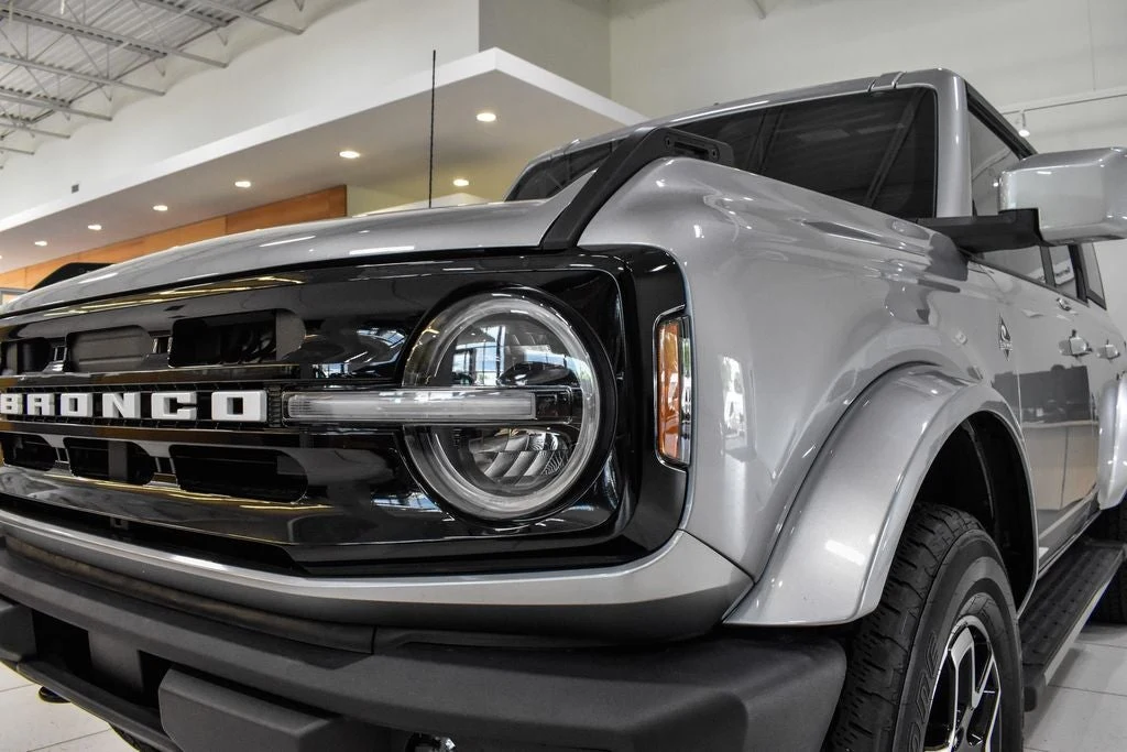 2023 Ford Bronco Outer Banks for sale, exterior, Silver