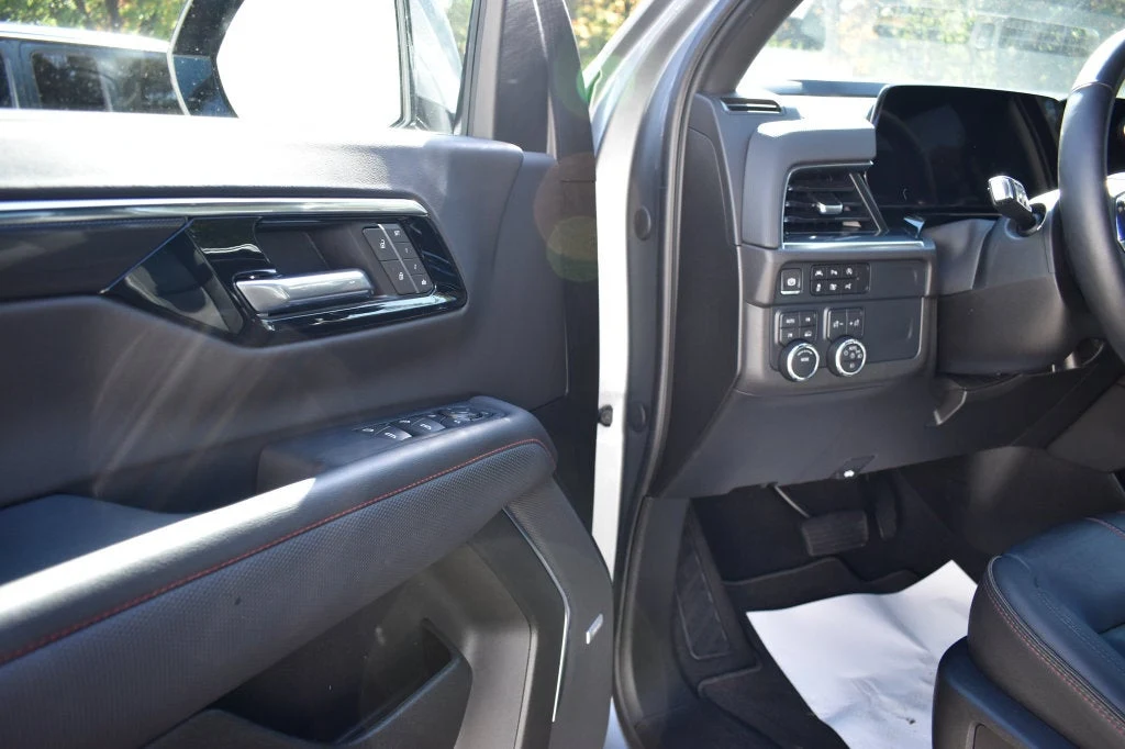 2025 Chevrolet Tahoe RST interior, door panel, Jet Black/Victory Red