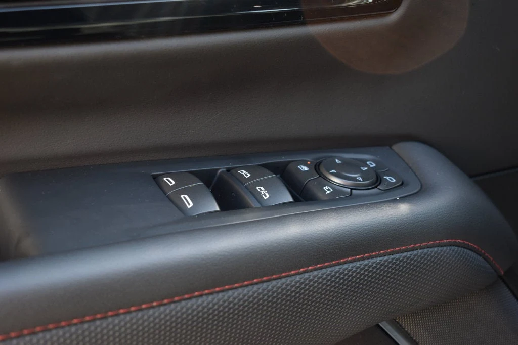 2025 Chevrolet Tahoe RST interior, Jet Black/Victory Red