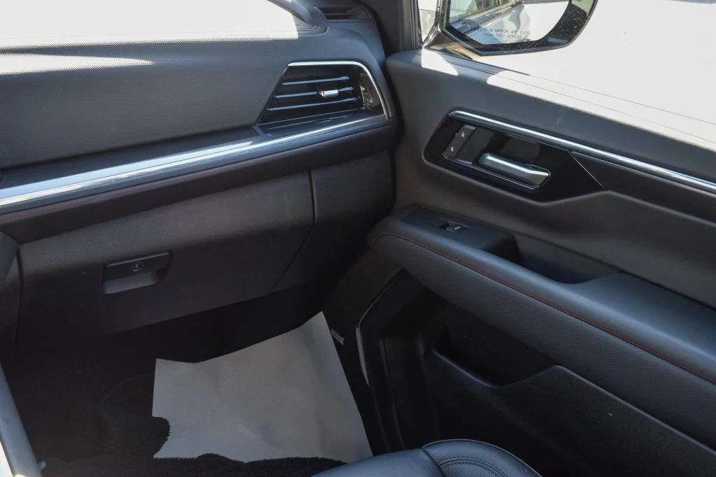 2025 Chevrolet Tahoe RST interior, door panel, Jet Black/Victory Red