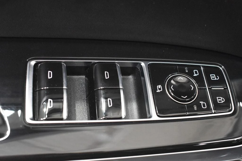 2025 Cadillac Escalade ESV Sport Platinum interior, center console, Jet Black