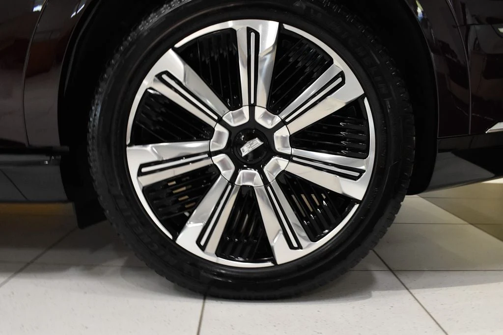 2025 Cadillac Escalade IQ Luxury 2 wheel