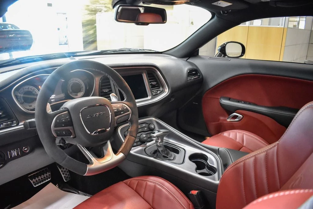 2018 Dodge Challenger SRT Demon interior, Demonic Red/Black