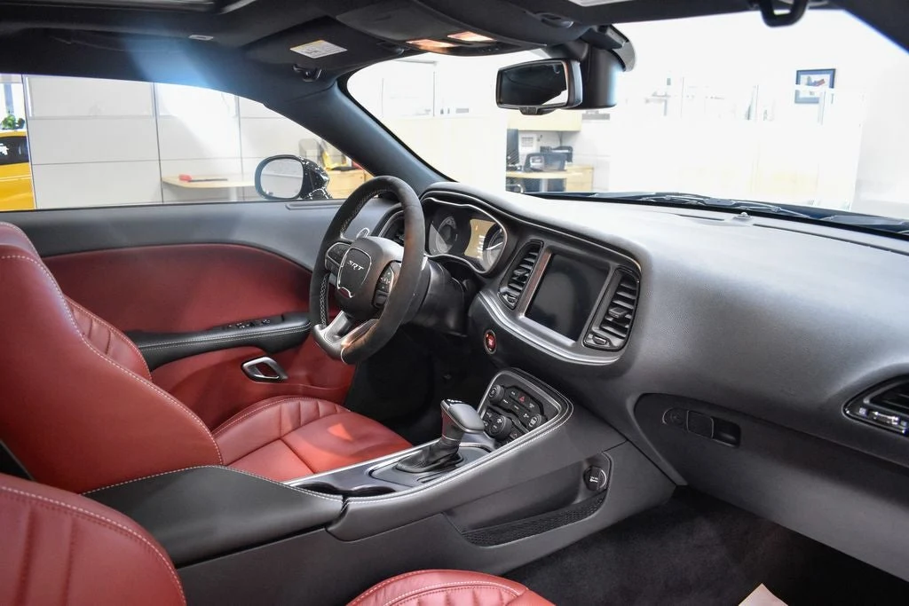 2018 Dodge Challenger SRT Demon interior, Demonic Red/Black
