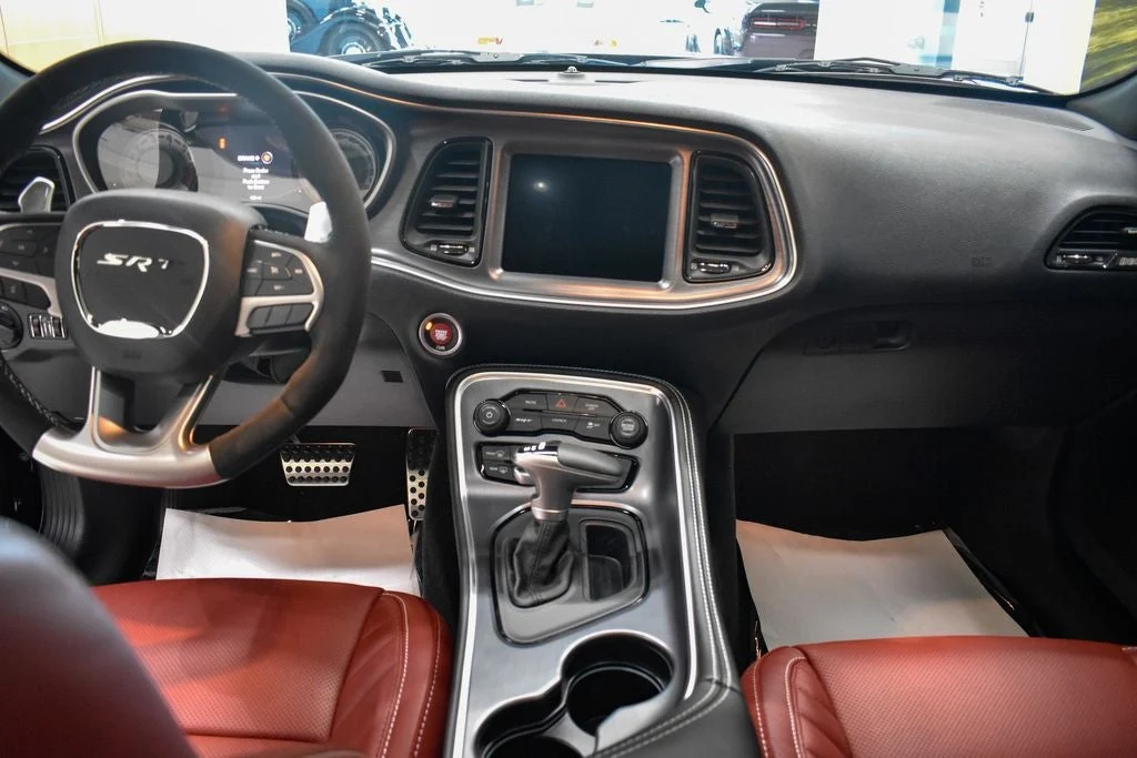 2018 Dodge Challenger SRT Demon interior, Demonic Red/Black