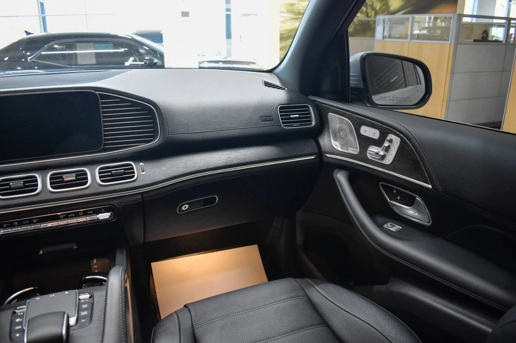 2024 Mercedes-Benz GLE 450 4MATIC interior, door panel, Black