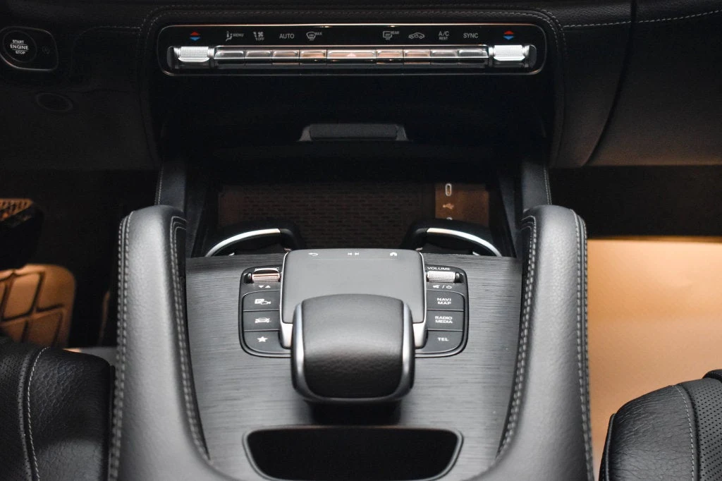 2024 Mercedes-Benz GLE 450 4MATIC interior, center console, Black