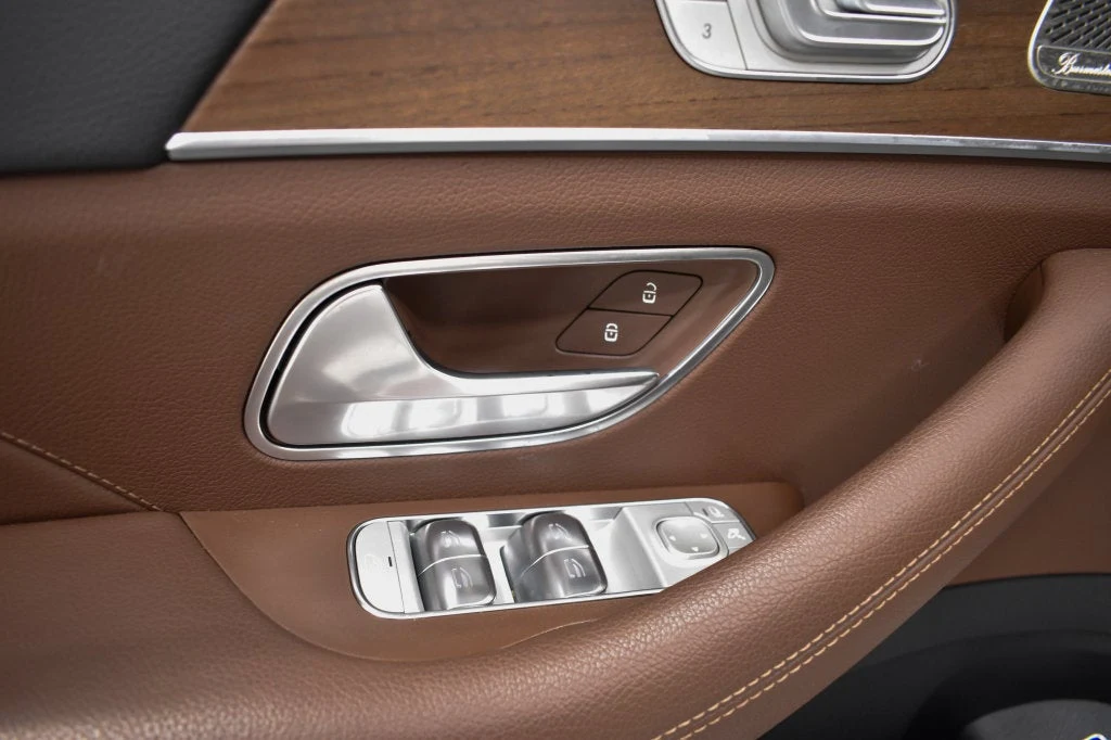 2026 Mercedes-Benz GLE 450 4MATIC interior, door panel, Bahia Brown/Black