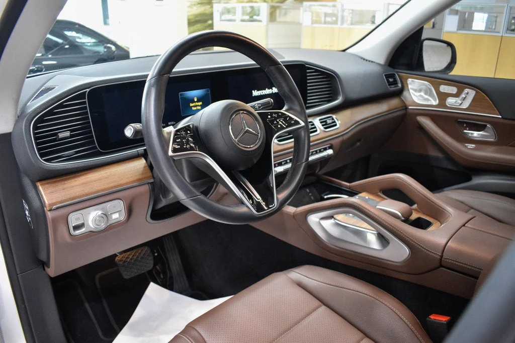 2026 Mercedes-Benz GLE 450 4MATIC interior, dashboard, Bahia Brown/Black