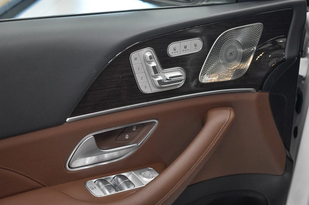 2024 Mercedes-Benz GLS 450 4MATIC interior, door panel, Bahia Brown/Black