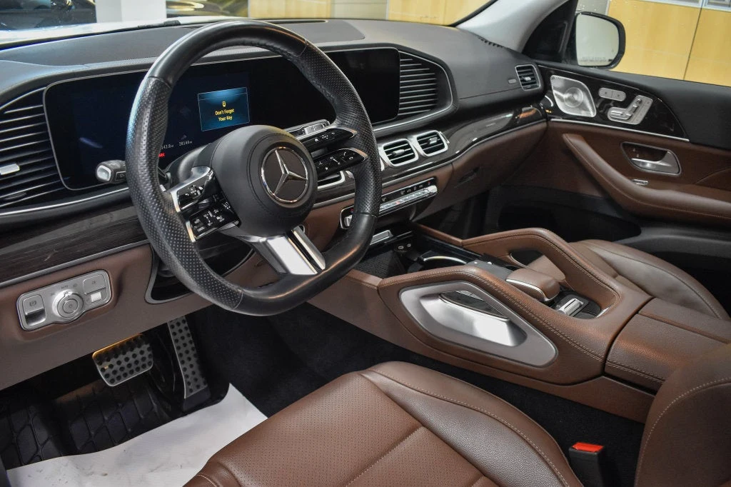 2024 Mercedes-Benz GLS 450 4MATIC interior, Bahia Brown/Black