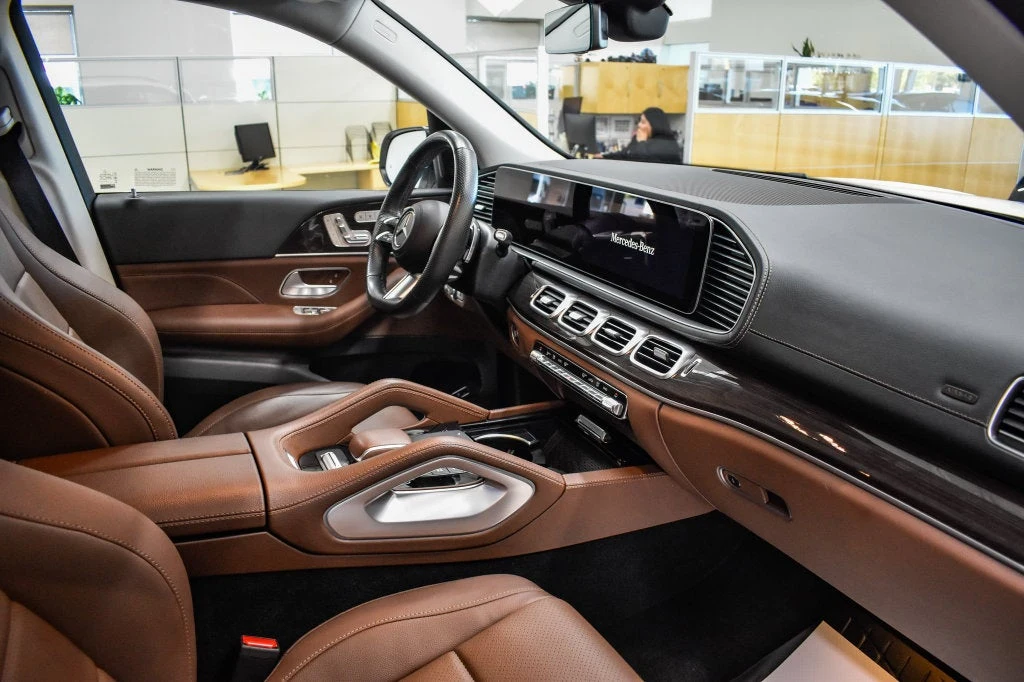 2024 Mercedes-Benz GLS 450 4MATIC interior, Bahia Brown/Black