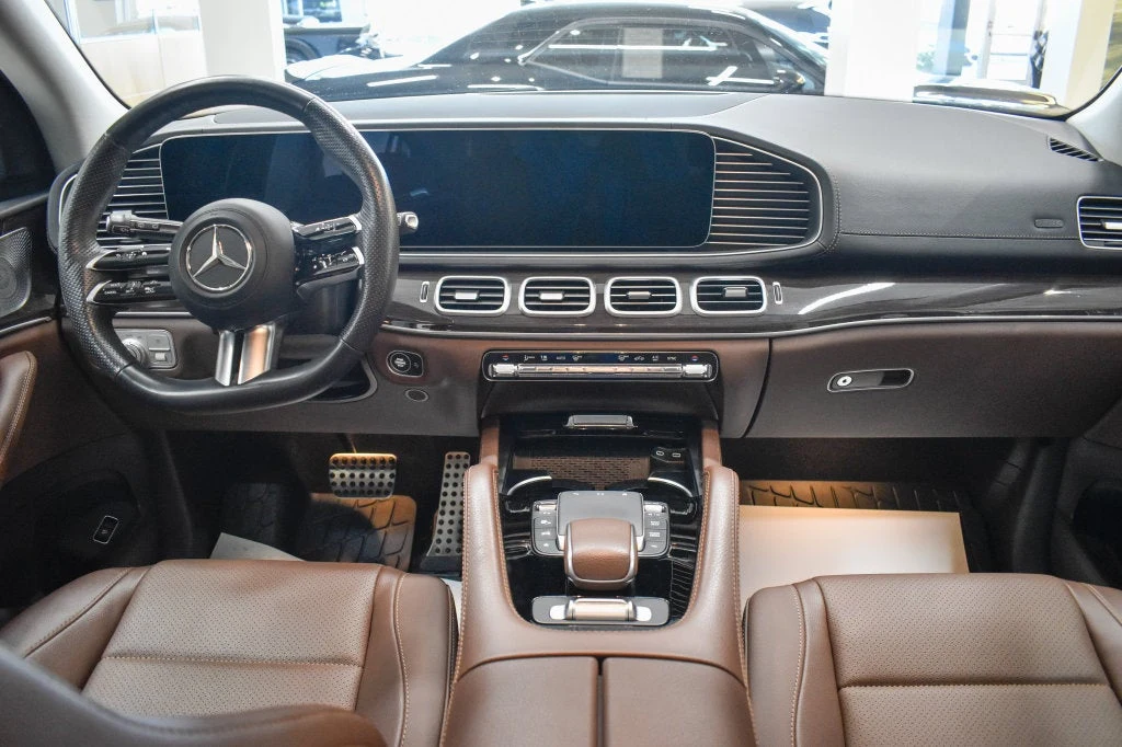2024 Mercedes-Benz GLS 450 4MATIC interior, dashboard, Bahia Brown/Black