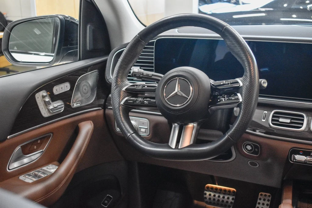2024 Mercedes-Benz GLS 450 4MATIC interior, Bahia Brown/Black