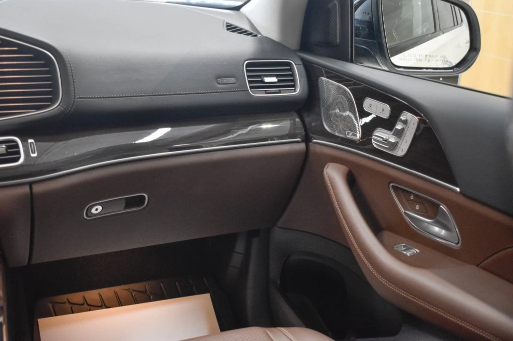 2024 Mercedes-Benz GLS 450 4MATIC interior, door panel, Bahia Brown/Black