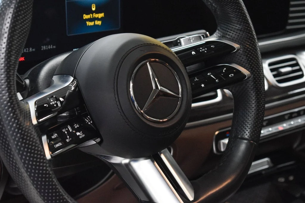 2024 Mercedes-Benz GLS 450 4MATIC interior, steering wheel, Bahia Brown/Black