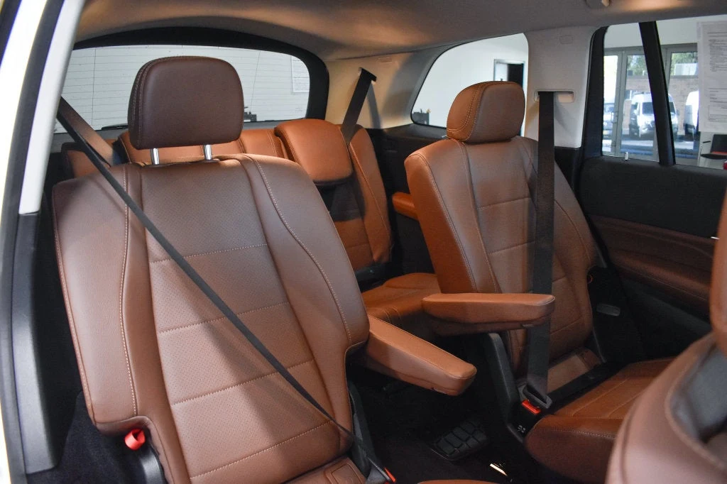 2024 Mercedes-Benz GLS 450 4MATIC interior, seats, Bahia Brown/Black