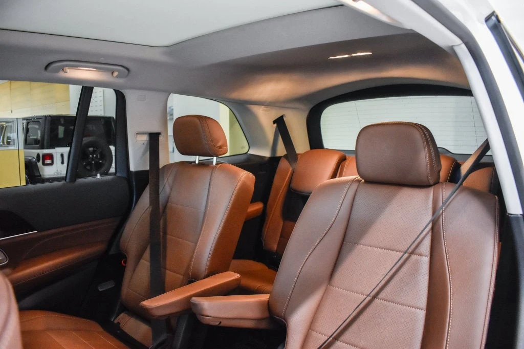 2024 Mercedes-Benz GLS 450 4MATIC interior, seats, Bahia Brown/Black