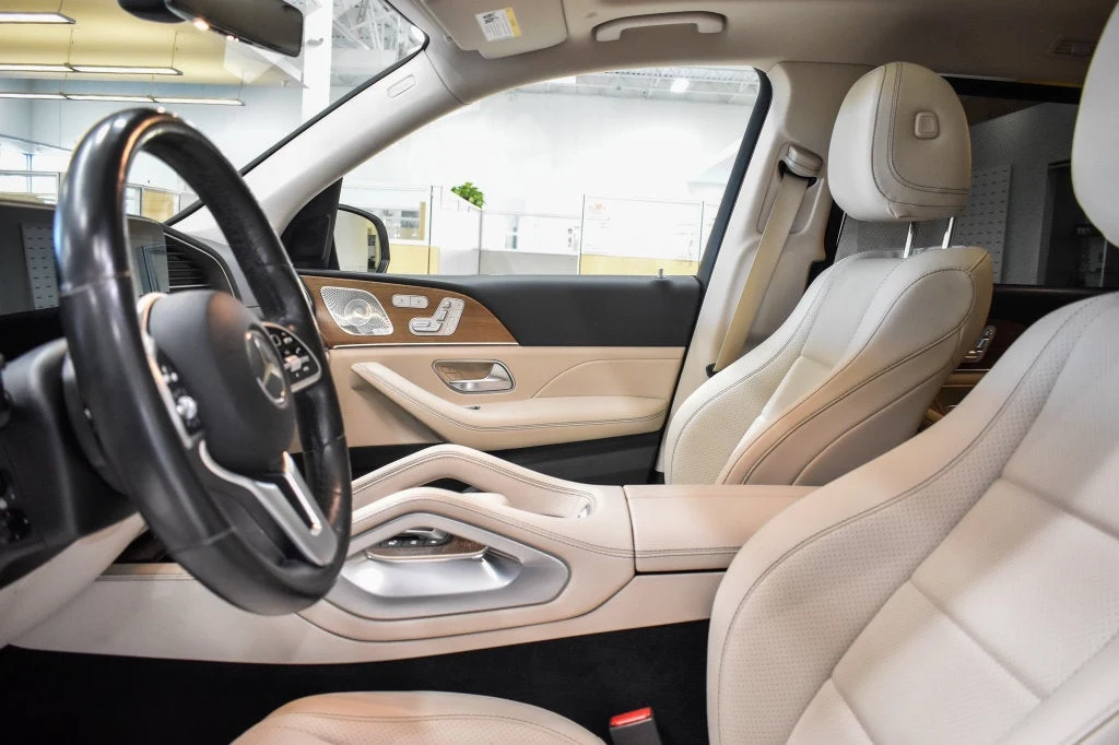 2022 Mercedes-Benz GLS 450 4MATIC interior, Macchiato Beige/Black