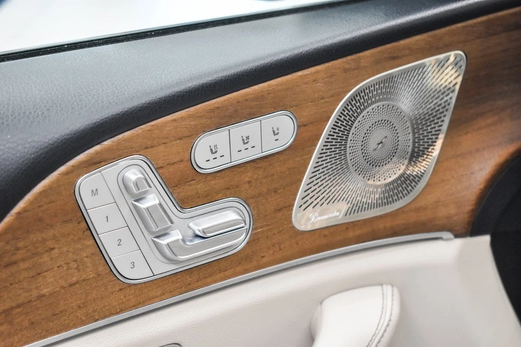 2022 Mercedes-Benz GLS 450 4MATIC interior, door panel, Macchiato Beige/Black