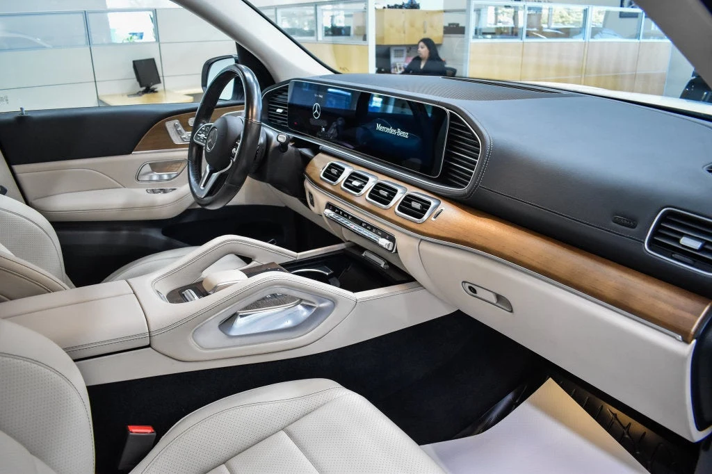 2022 Mercedes-Benz GLS 450 4MATIC interior, Macchiato Beige/Black