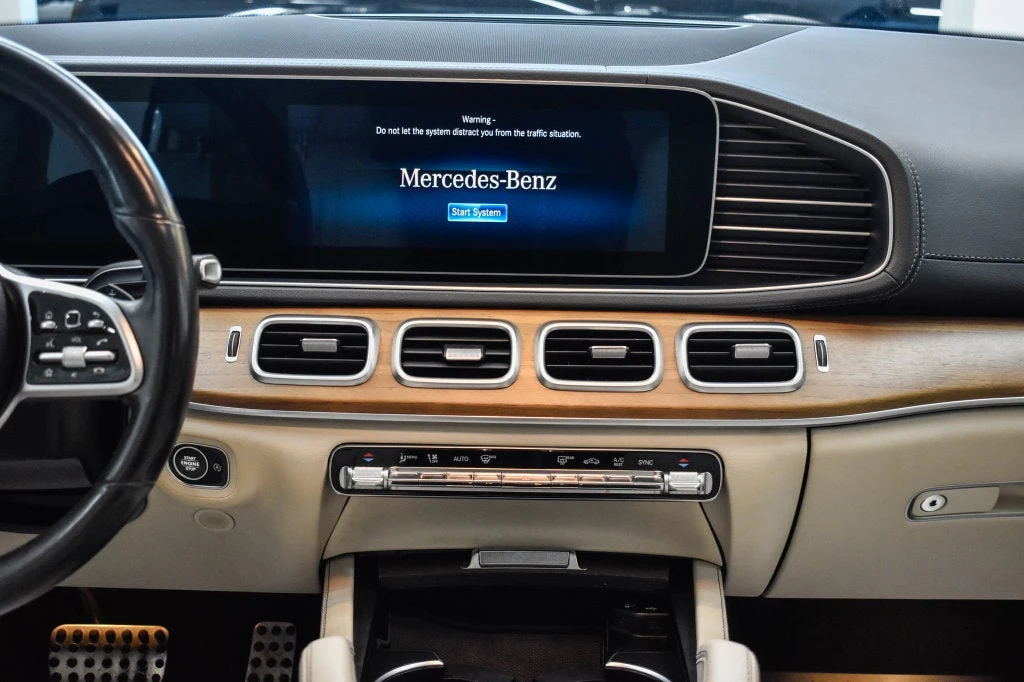 2022 Mercedes-Benz GLS 450 4MATIC interior, Macchiato Beige/Black