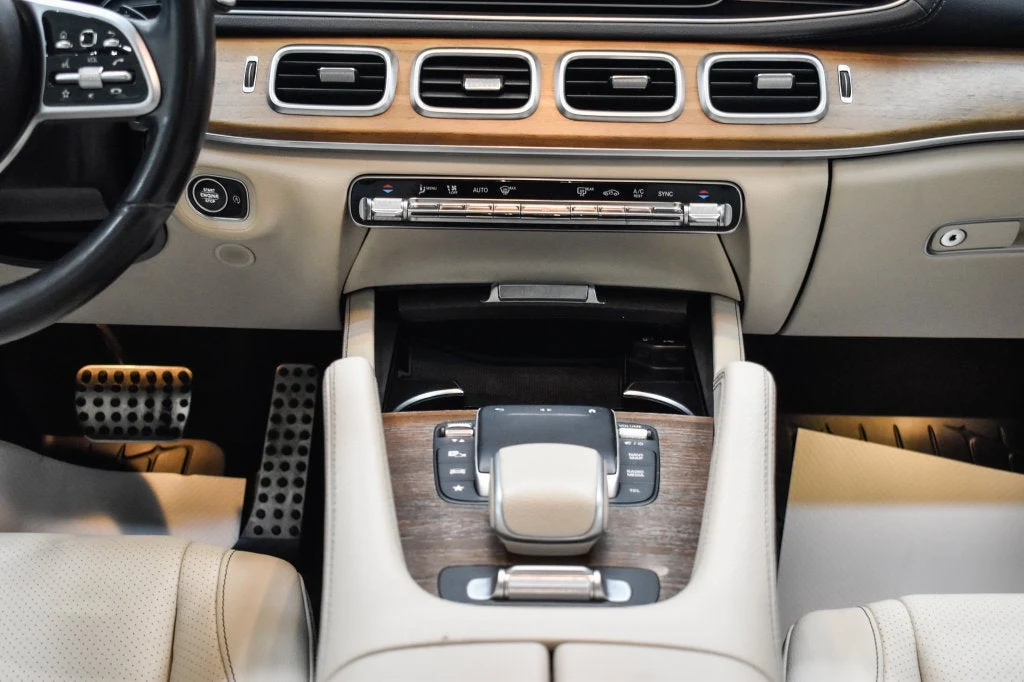 2022 Mercedes-Benz GLS 450 4MATIC interior, center console, Macchiato Beige/Black