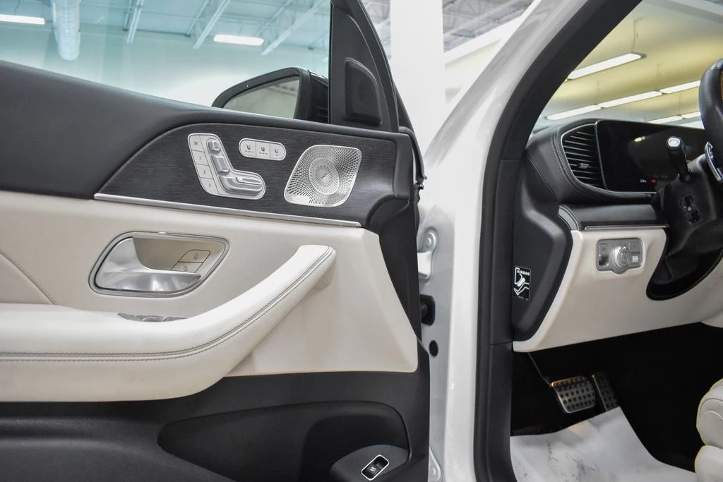 2025 Mercedes-Benz GLS 580 4MATIC interior, door panel, Macchiato Beige/Black