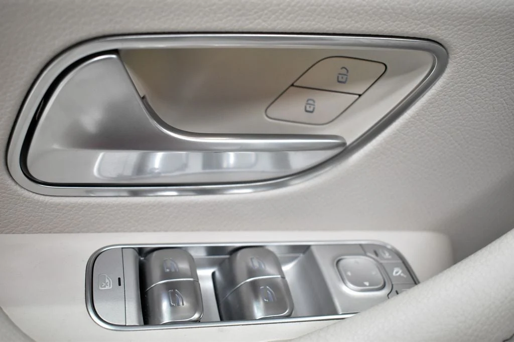 2025 Mercedes-Benz GLS 580 4MATIC interior, door panel, Macchiato Beige/Black