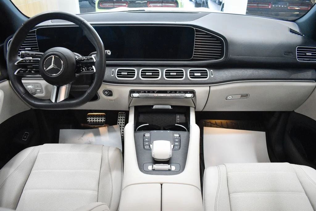 2025 Mercedes-Benz GLS 580 4MATIC interior, Macchiato Beige/Black