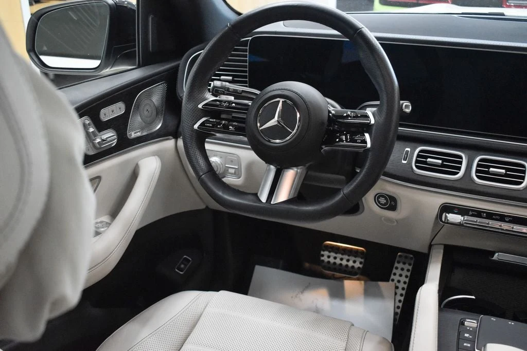 2025 Mercedes-Benz GLS 580 4MATIC interior, dashboard, Macchiato Beige/Black