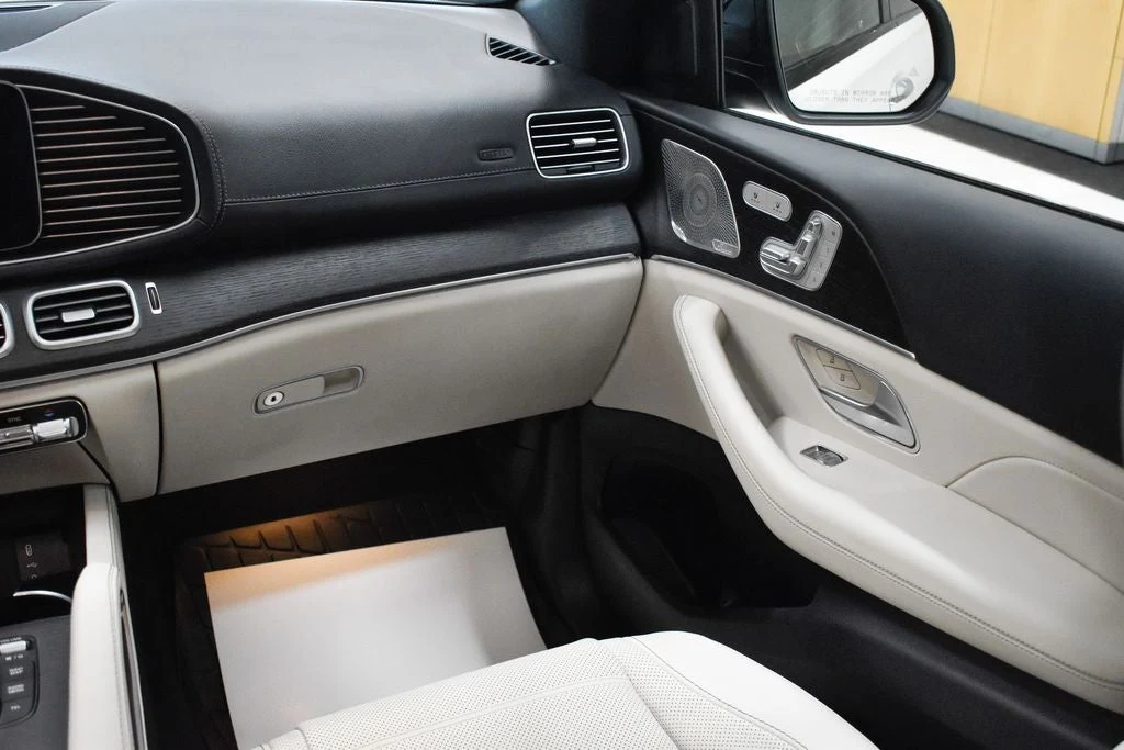 2025 Mercedes-Benz GLS 580 4MATIC interior, door panel, Macchiato Beige/Black
