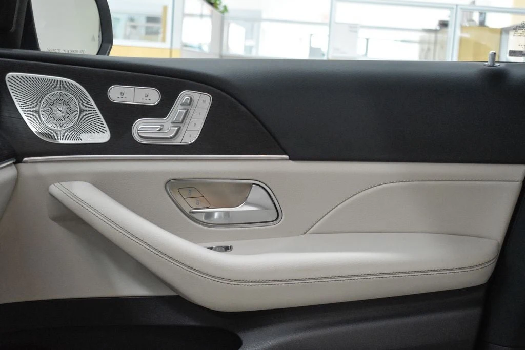 2025 Mercedes-Benz GLS 580 4MATIC interior, door panel, Macchiato Beige/Black