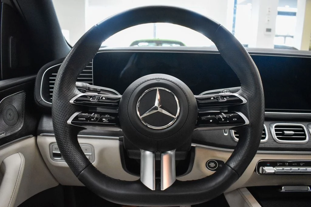 2025 Mercedes-Benz GLS 580 4MATIC interior, Macchiato Beige/Black