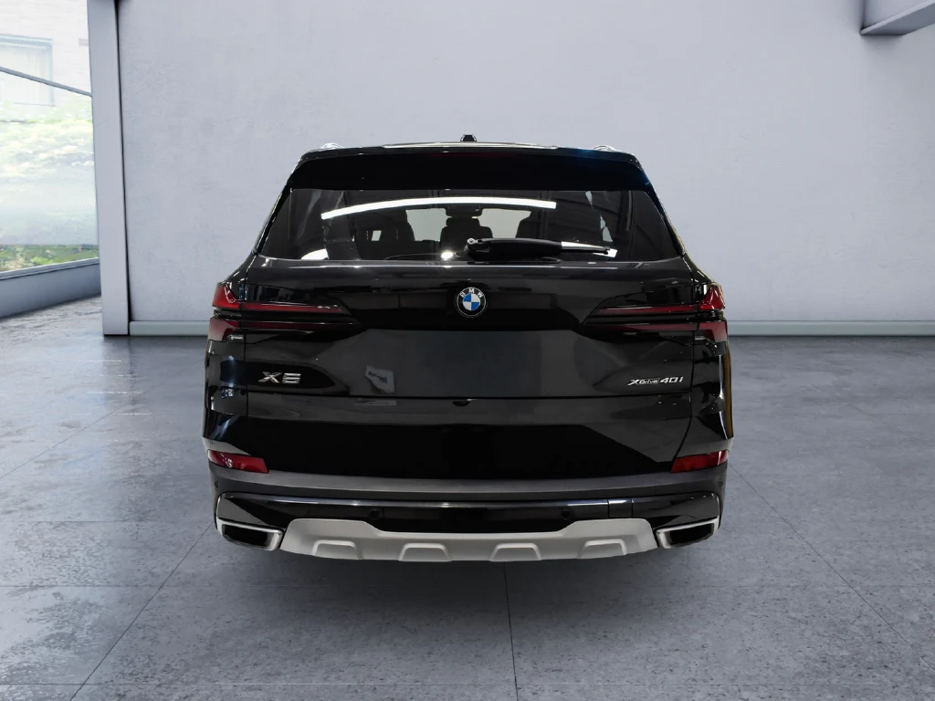 2026 BMW X5 xDrive40i, rear three-quarter view, Black