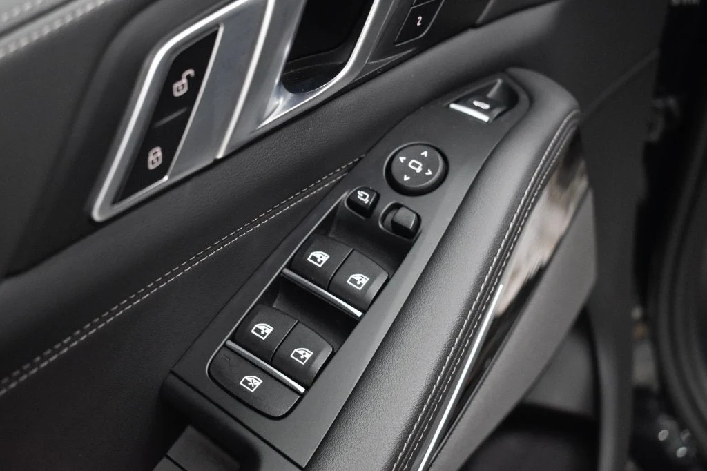 2026 BMW X5 xDrive40i interior, Black