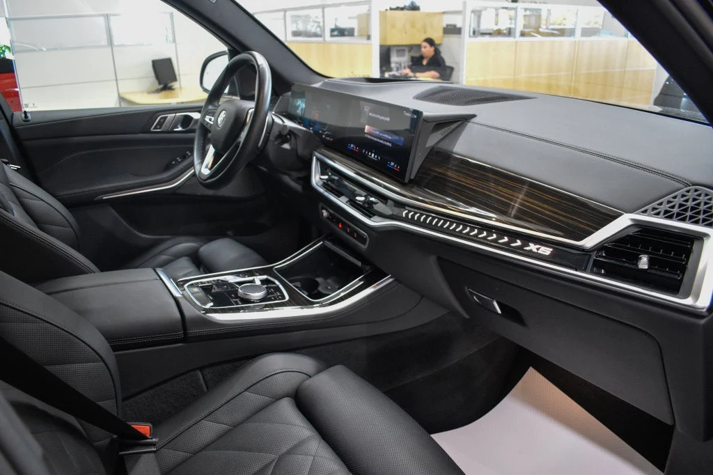 2026 BMW X5 xDrive40i interior, Black
