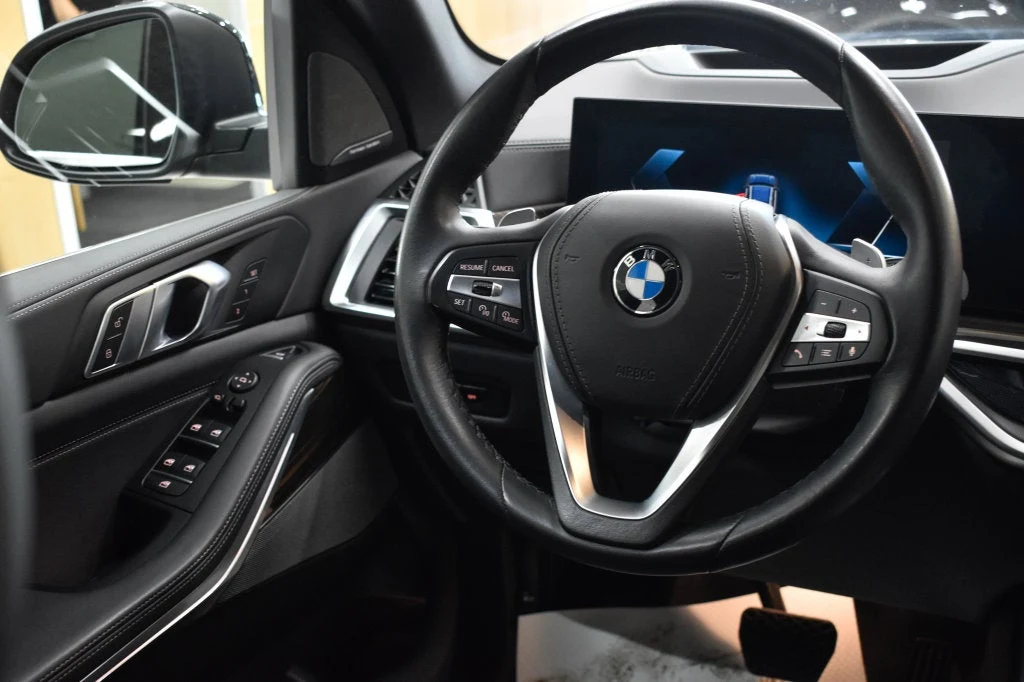 2026 BMW X5 xDrive40i interior, Black