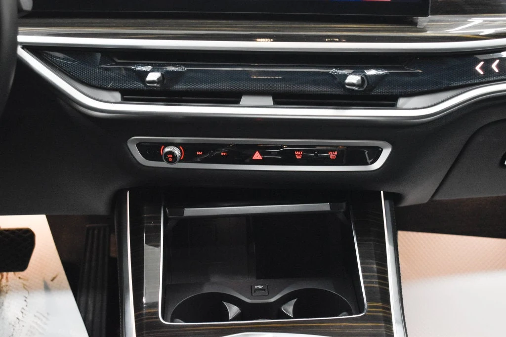 2026 BMW X5 xDrive40i interior, center console, Black