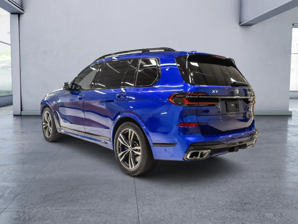 2023 BMW X7 M60i, rear three-quarter view, Blue