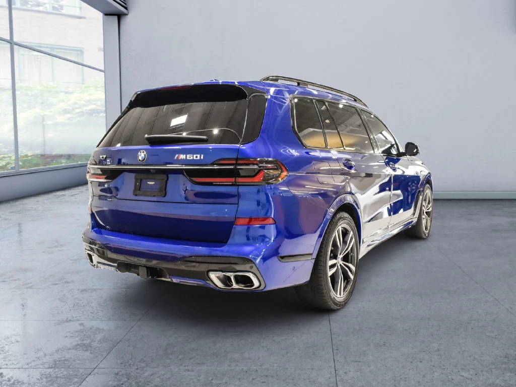 2023 BMW X7 M60i, rear three-quarter view, Blue